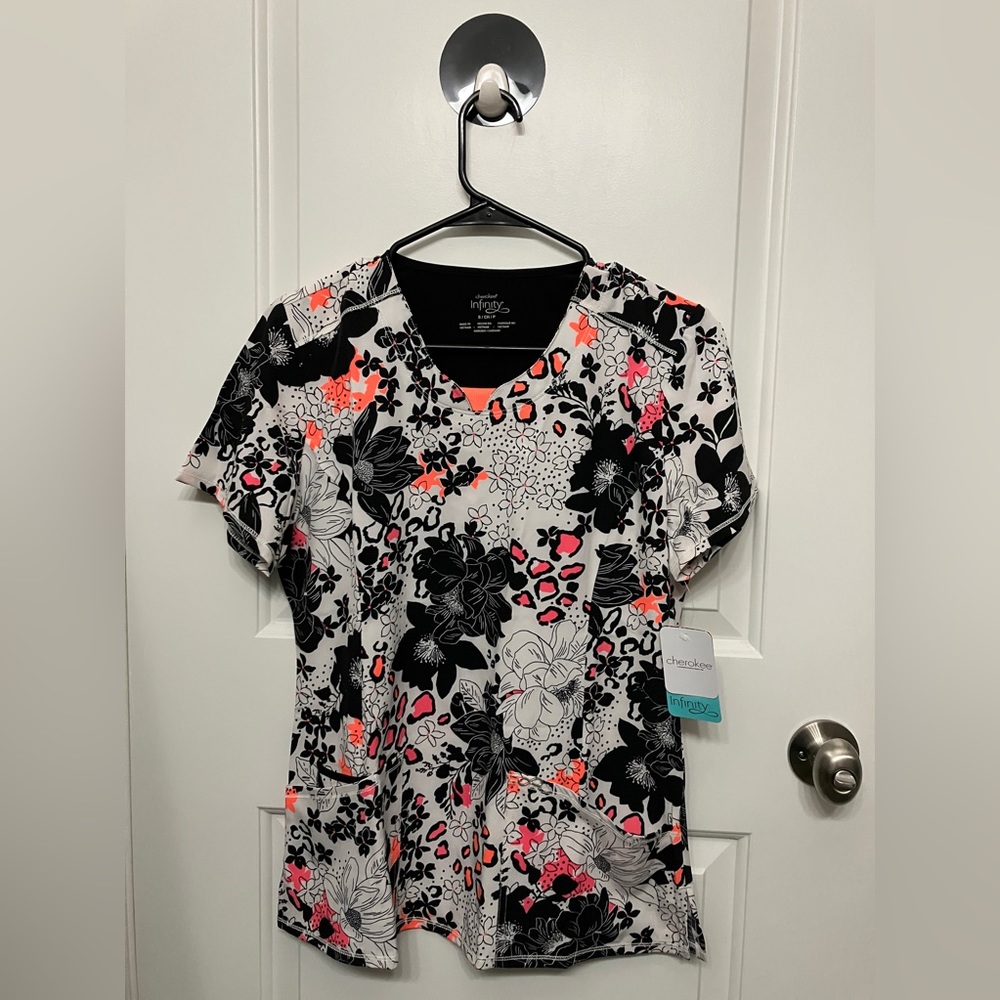 Cherokee Infinity Scrub Top Size Small